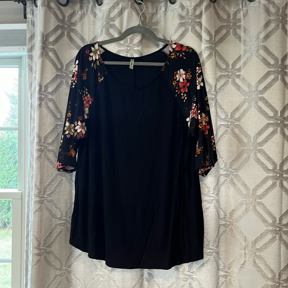 Cool Melon Floral Sleeve Black top- 3X